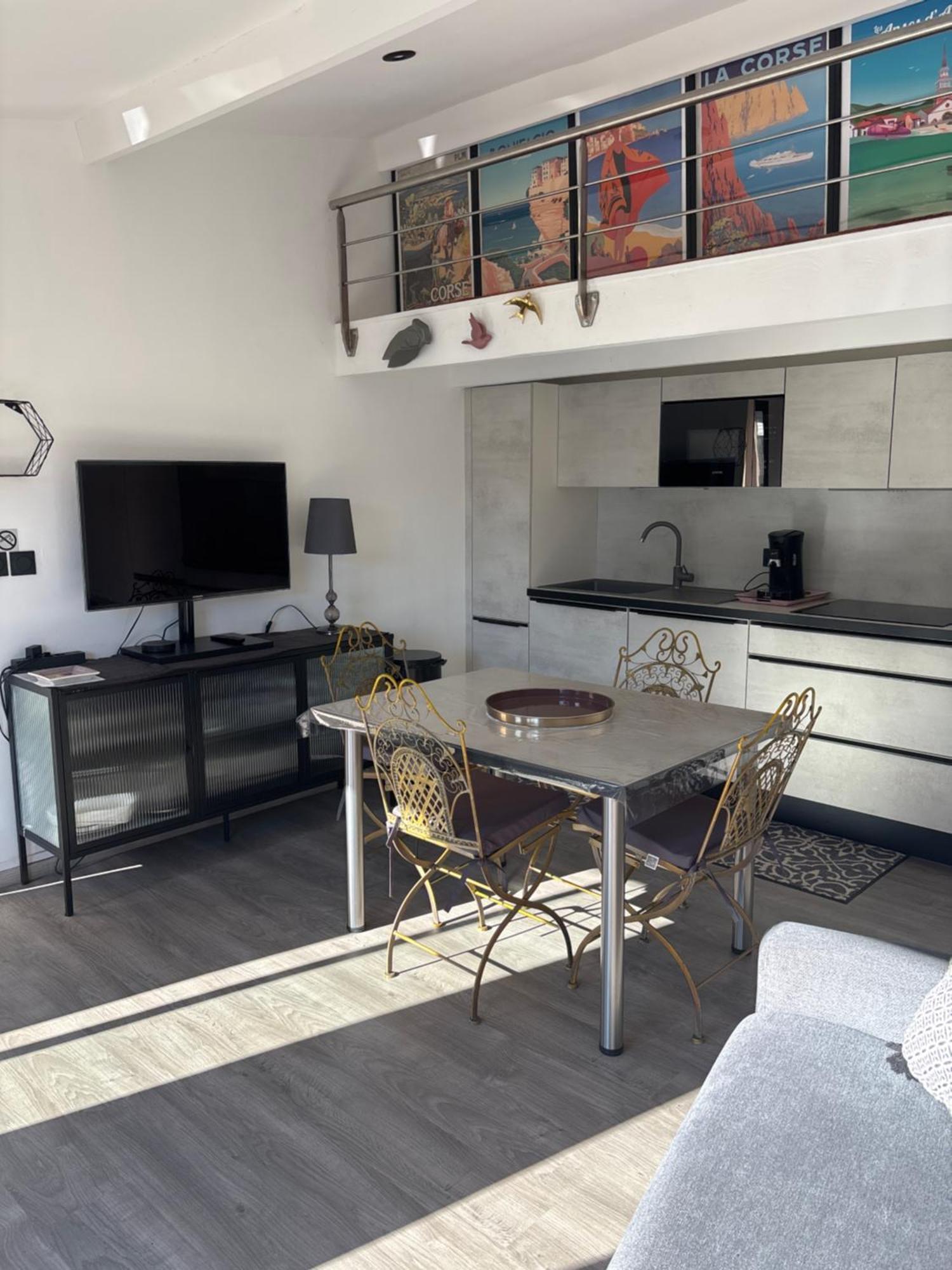 Les Mesanges Apartment คาสเตลนู-เลอ-เลซ์ ภายนอก รูปภาพ