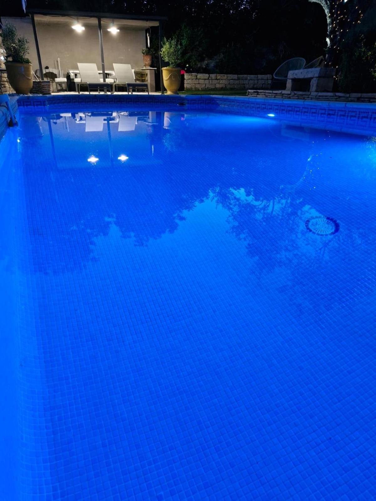 Les Mesanges Apartment คาสเตลนู-เลอ-เลซ์ ภายนอก รูปภาพ